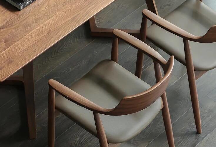 Elahi chair with twist table