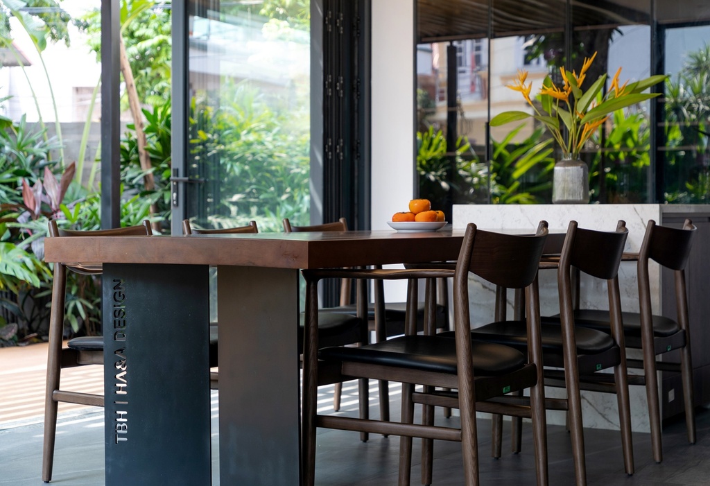 Karuka chairs